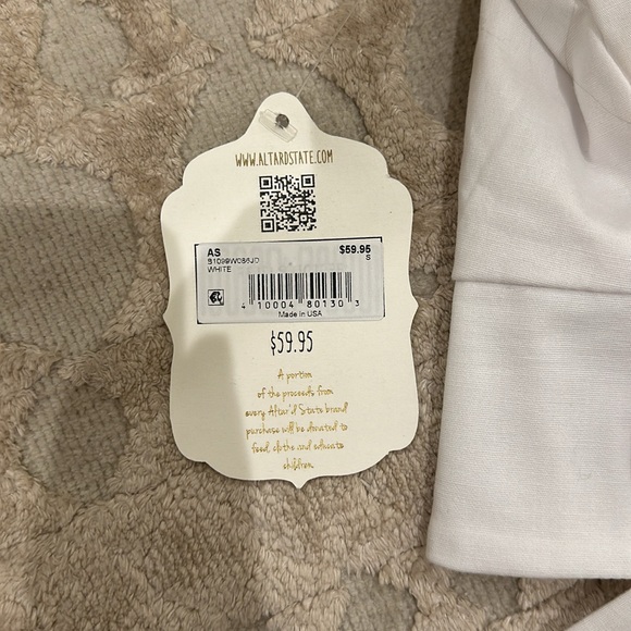 Altard State White Puff Sleeve Tie Back Crop Top! NWT! No stains!🤍 - Picture 3 of 3